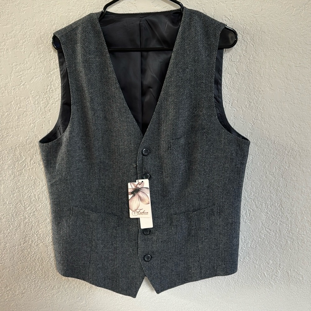 NWT Men's Herringbone Vest Size Large